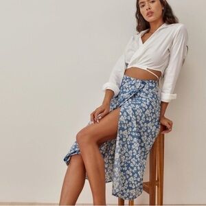 Reformation Betty blue floral midi wrap skirt, size 8
